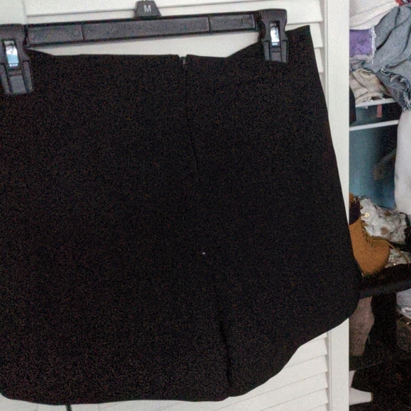 Black Shorts with a black knot tie in the front - Picture 2 of 2